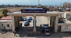 نظام “باك تو باك” على المعابر… حماية لأسطول النقل أم كلفة إضافية على الأسواق؟