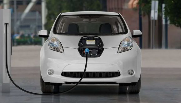 السيارات الكهربائية بين ضرورة التحوّل وغياب التشريع