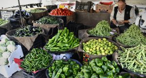 اللجنة الوطنية للاستيراد والتصدير تمنع استيراد البيض والفروج وغيرها من المنتجات