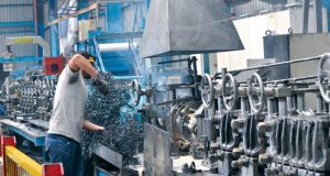 رجل الأعمال فيصل العطري: اقتراحات للنهوض بالصناعة والانتقال من "الدعم المشوه" إلى "المنافسة"