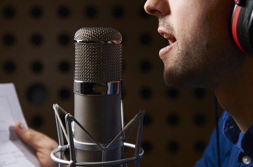 الدوبلاج.. صناعة تتراجع تحت تأثير المنافسة غير المنظمة